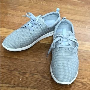Like new Toms sneakers size 8.5
